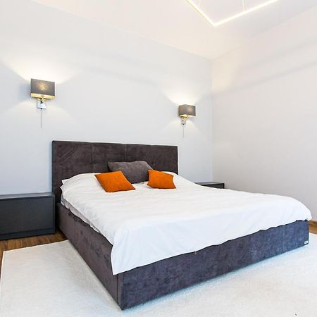 3 Vodna Apartment Lviv Exteriör bild