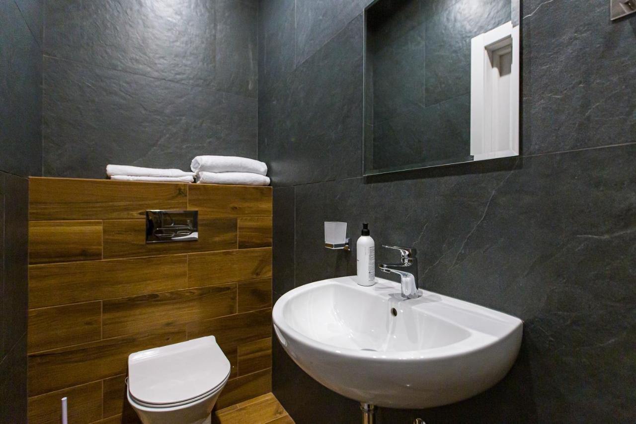 3 Vodna Apartment Lviv Exteriör bild