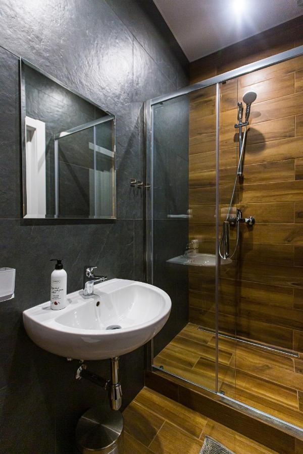 3 Vodna Apartment Lviv Exteriör bild