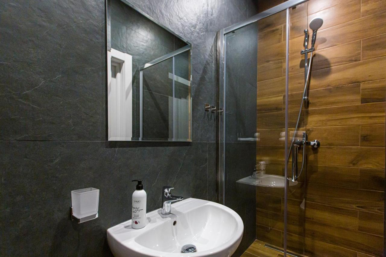3 Vodna Apartment Lviv Exteriör bild