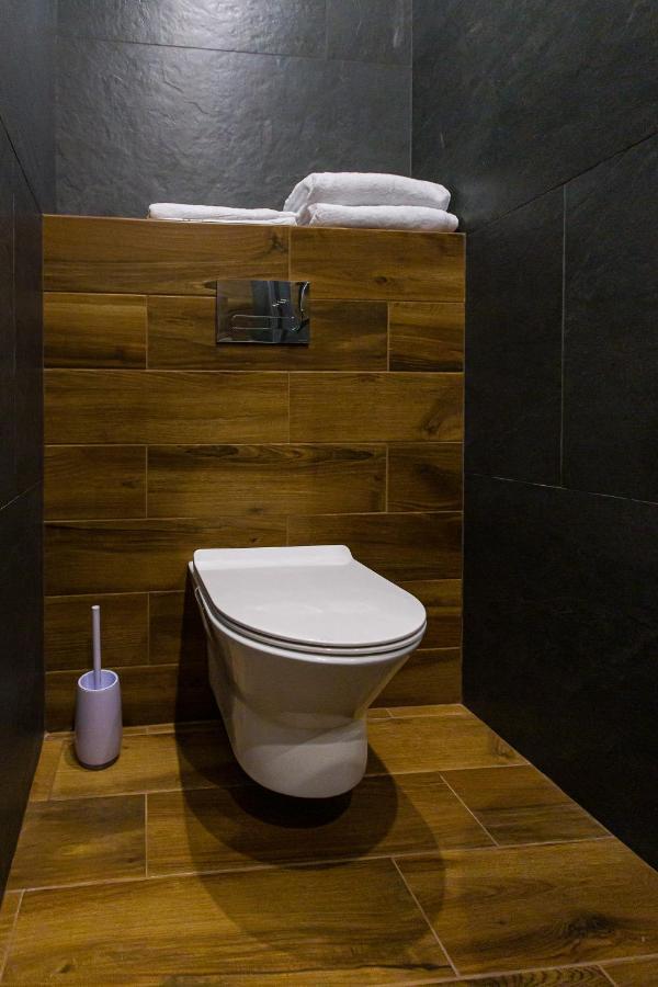 3 Vodna Apartment Lviv Exteriör bild